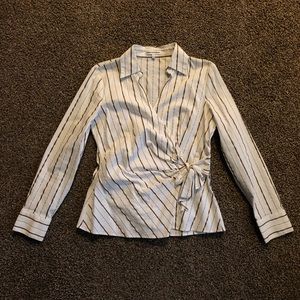 Express wrap, collared shirt, Sz L